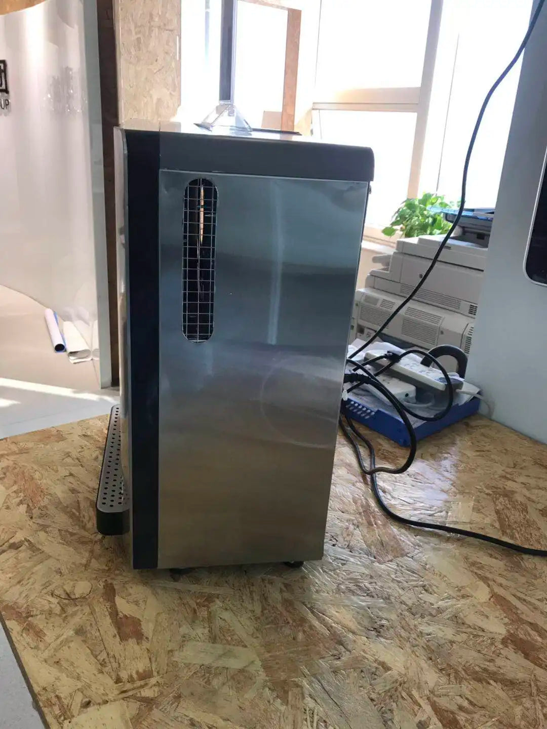 Electric Cold Stainless Steel Atmospheric Water Generator 20 L/D-Off-Grid All-in-One System for Household & Commercial Use