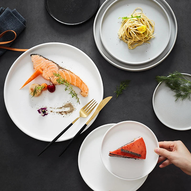 11 Inch Dinner Plate Black and White Ceramic Western Steak Ramen Plate Home Round Fruit Dessert Snack Plate Restaurant Tableware