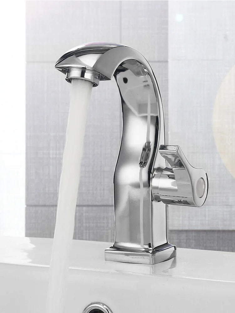 1 Chrome Plated Single Cooling Faucet, Single Hole Easy To Install, Suitable for Bathroom and Kitchen