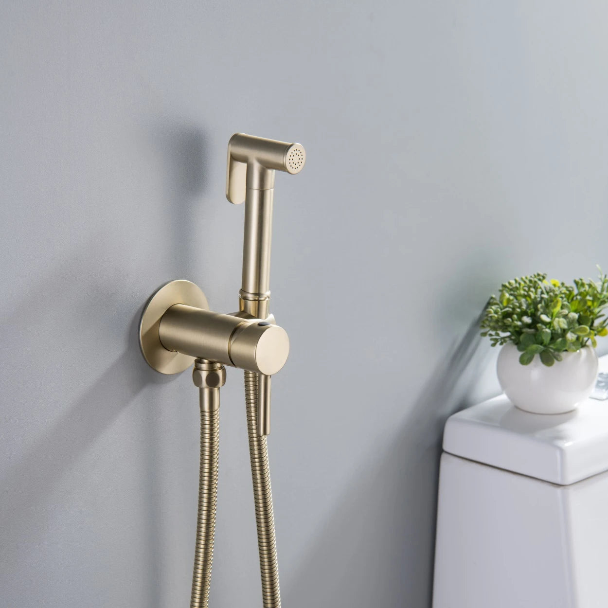 Toilet Flushing Partner Wall Mounted Brass Hot and Cold Bidet Spray Gun Pressurized Gold Body Cleansing Flushing Ass SF1357