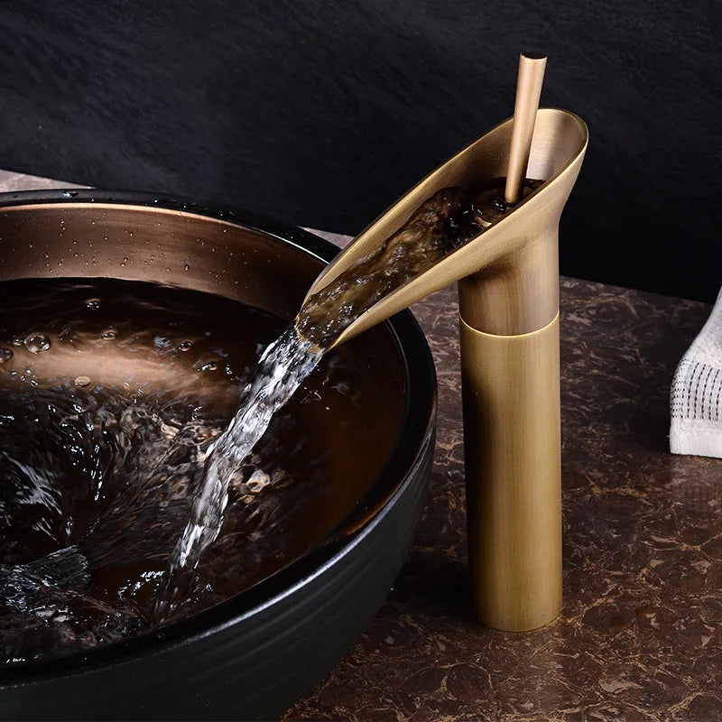 Hotel Brass Factory-direct Price Antique-style Black Single-handle Deck-mounted Faucet with Ceramic Valve Core