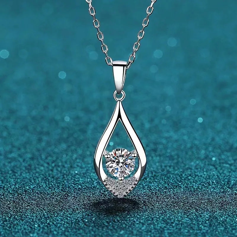 1 Carat Water Drop Moissanite Necklace S925 Sterling Silver Clavicle Chain Fashion Trend Design for Senior Ladies Light Luxury