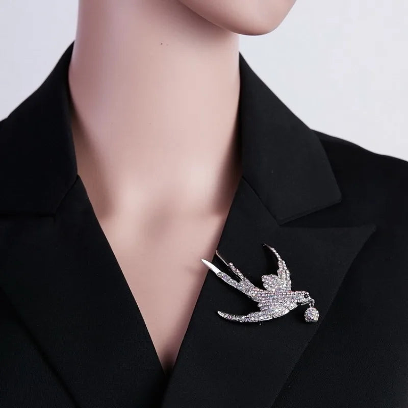 New Creative Bird Costume Accessory Swallow Rhinestone Enamel Brooch Alloy Party Brooches with Plating Technology for Engagement
