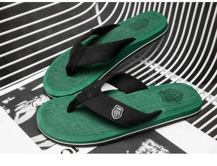 Factory wholesale summer men's beach shoes flip-flops leisure trend sandals wholesale pinch feet non-slip foreign trade explosions