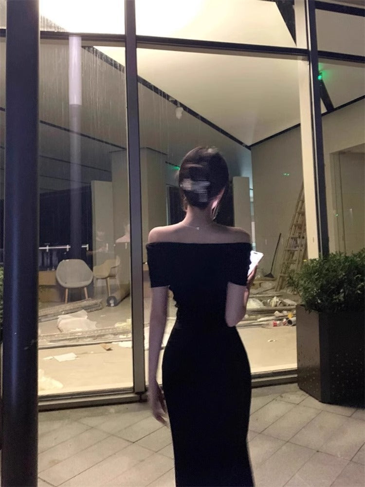 High-Cold Royal Sister Wear Black One-Line Collar Dress for Women with Summer Elegant, Slimming Look and Hip-Hugging Long Skirt