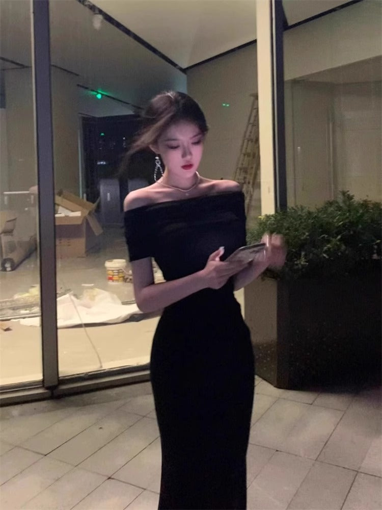 High-Cold Royal Sister Wear Black One-Line Collar Dress for Women with Summer Elegant, Slimming Look and Hip-Hugging Long Skirt