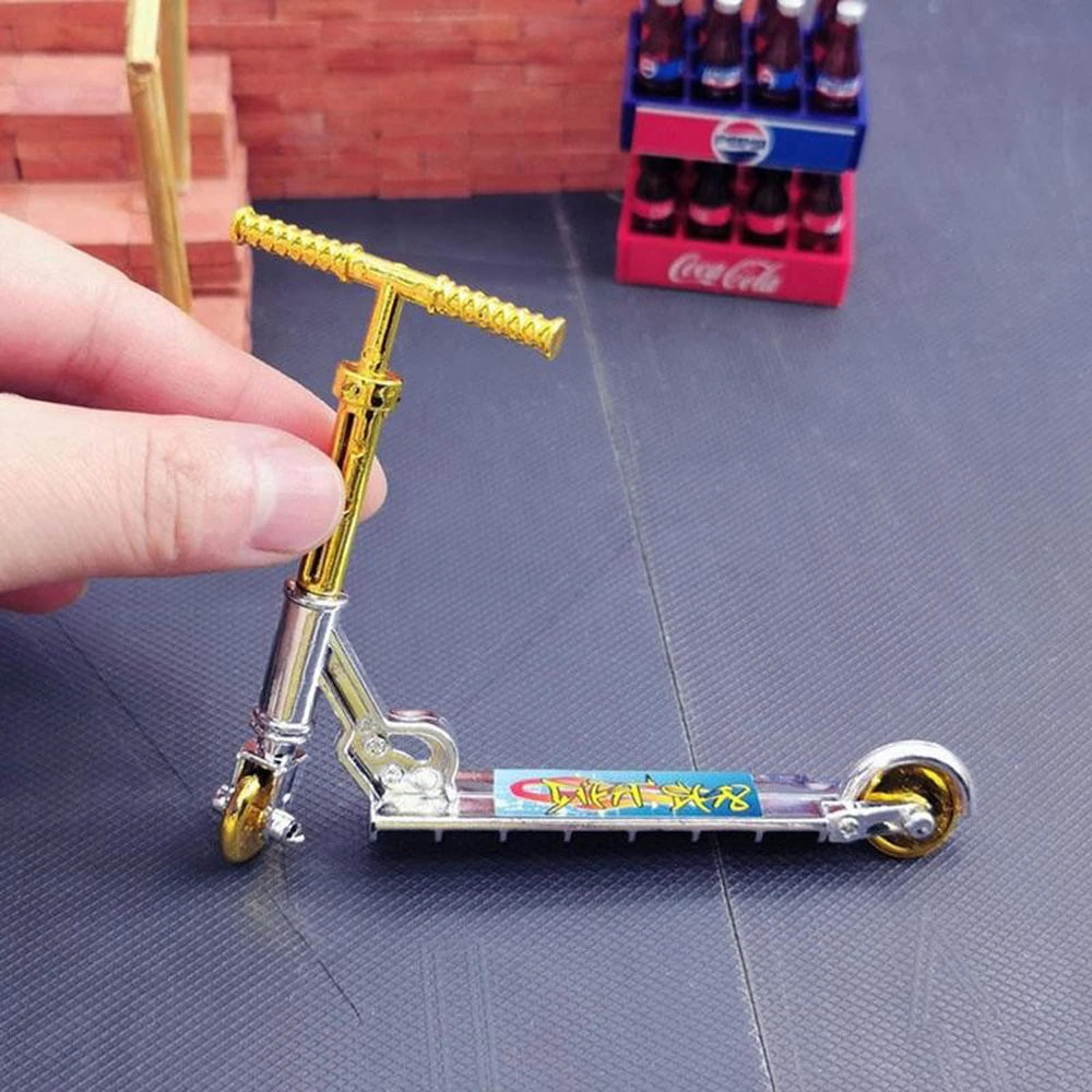 Quality Educational Toys Fingerboard Children's Finger Bike Two Wheel Scooter Mini Finger Scooter Mini Scooter Finger Scooter