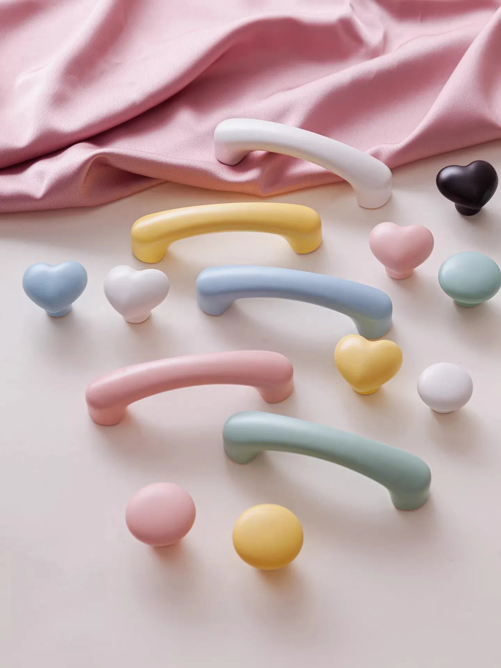 Colorful Ceramic Cabinet Handles for Children's Room Cute Drawer Round Knobs Heart Shaped Wardrobe Pulls Furniture Hardware1 pc