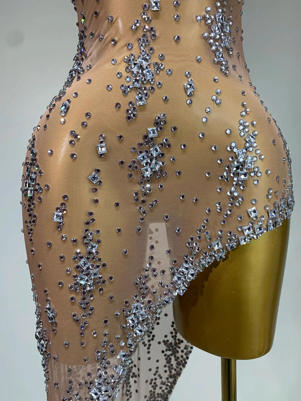 2025 Sparkly Rhinestone V Neck Stretch Mesh Sexy See Through Dress Women Elegant Party Celebrate Perform Costume Stage Outfit