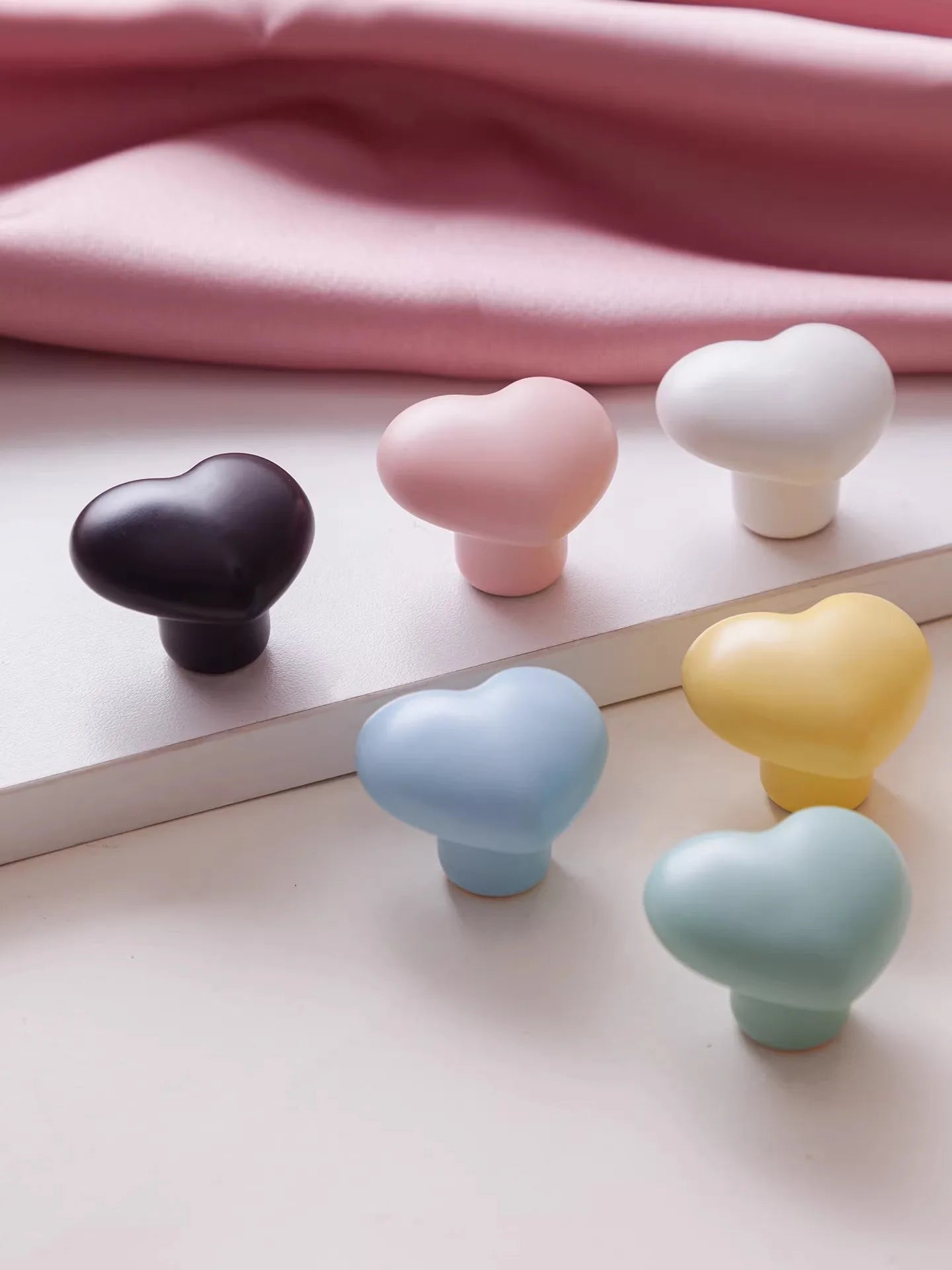 Colorful Ceramic Cabinet Handles for Children's Room Cute Drawer Round Knobs Heart Shaped Wardrobe Pulls Furniture Hardware1 pc