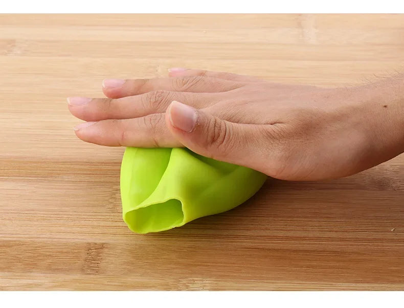 1pc Silicone Garlic Shaped Garlic Peeler Practical Kitchen Gadgets Garlic Zester Peeling Tool Color Random