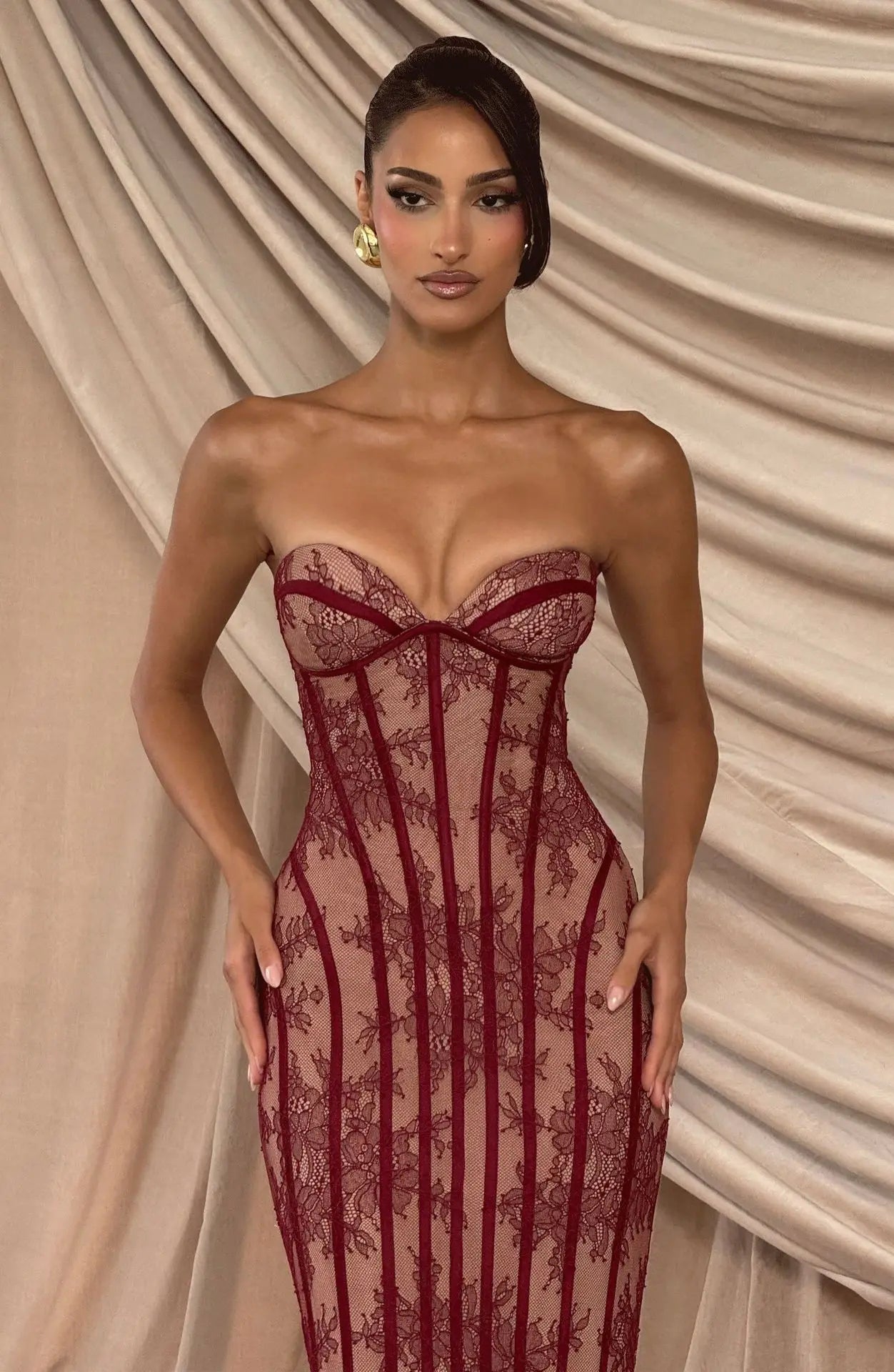 Elegant lace strapless waist cinching long dress with heart-shaped neckline for slimming and formal evening ladies' dress