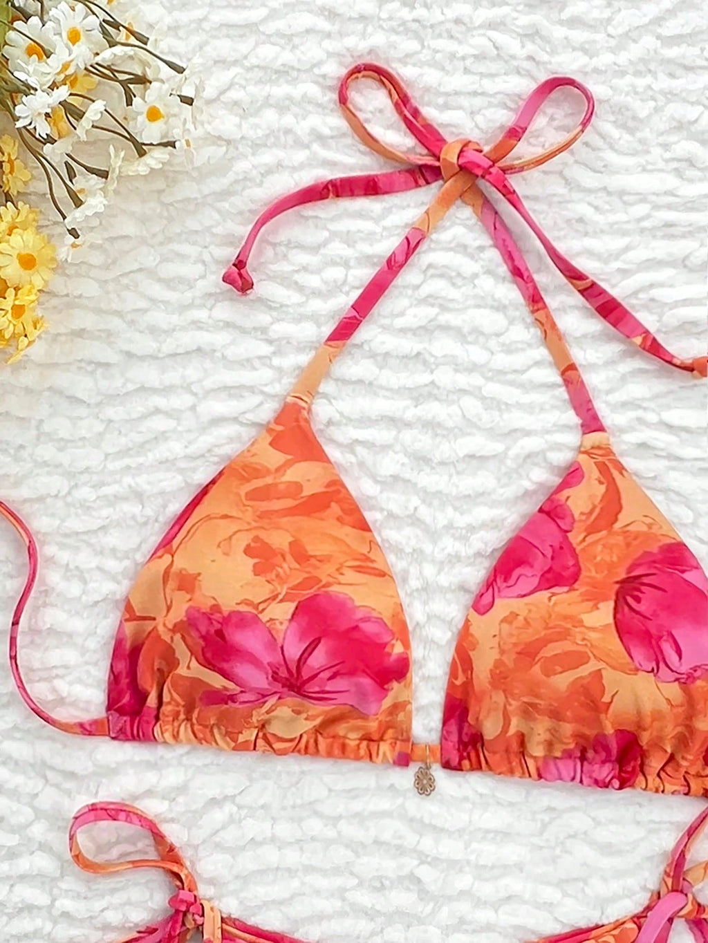 Bikini set contrasting niche design trendy fashion seaside vacation