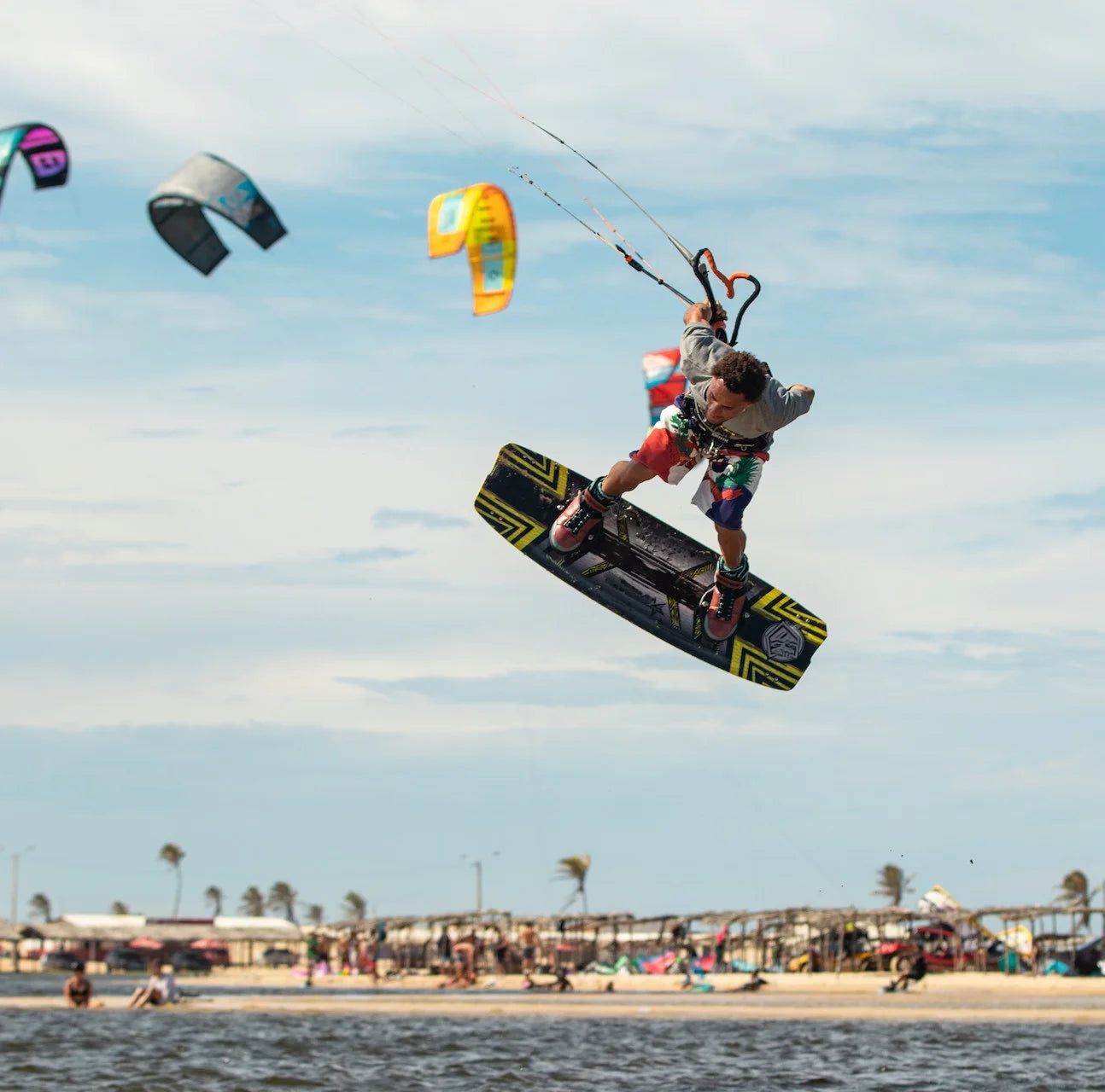 SP1606 FREE FLIGHT Salesdeal New Outdoor Watersports Surfing Kites 10m-14m Kite for Kiteboarding and Kitesurfing