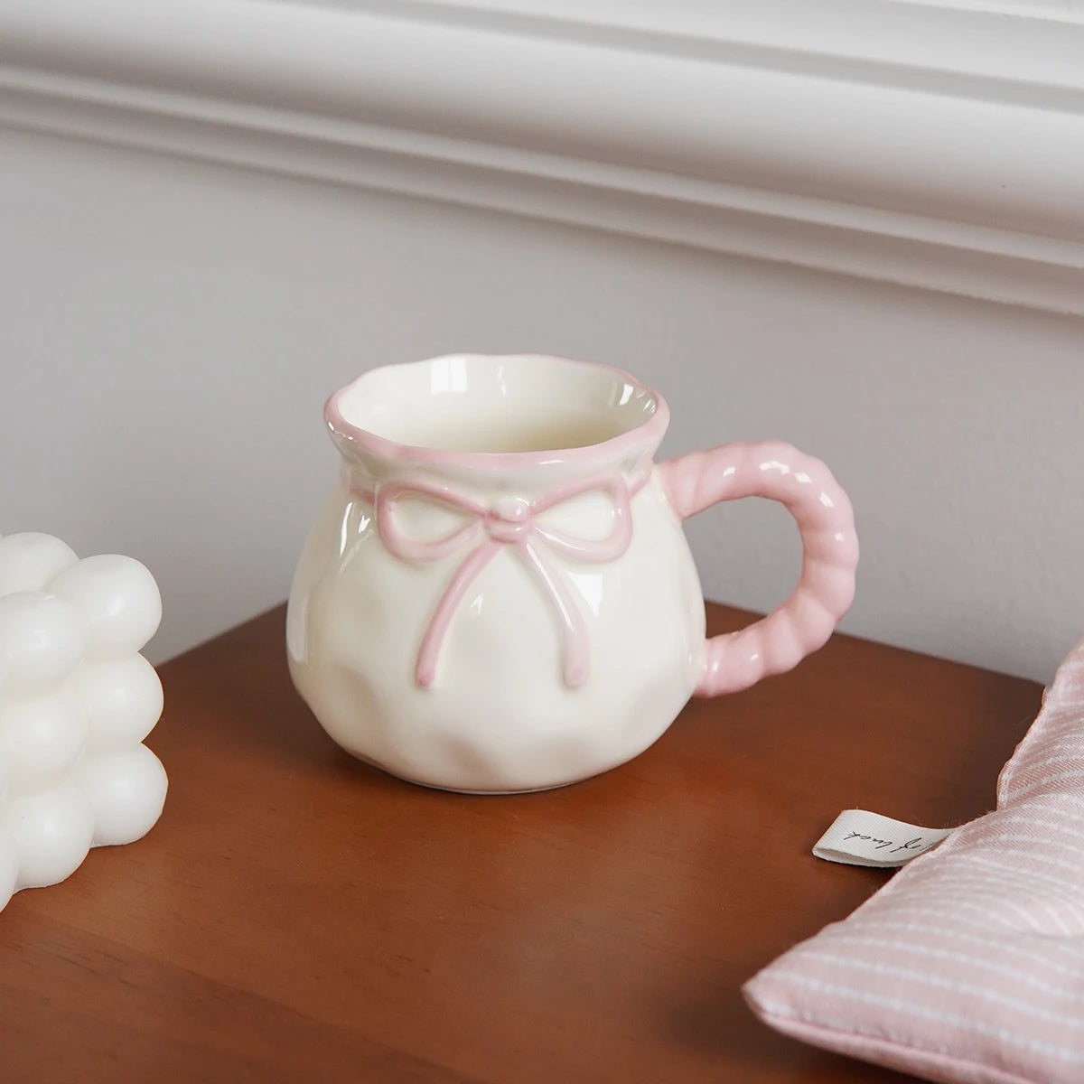 1Pc Ceramic Cup with Bowknot Design, Small Capacity Coffee Cup with Bowknot Handle, Household Daily Drinking Cup, Suitable for Afternoon Tea and Black Tea, Suitable for Espresso Cups in Restaurants and Cafes, Gift for Giving