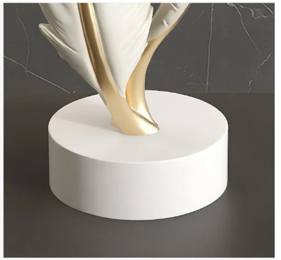 Modern Light Luxury Feather Resin Ornaments Home Living Room Wine Cabinet Figurines Decoration Store Hotel Pub Furnishing Crafts