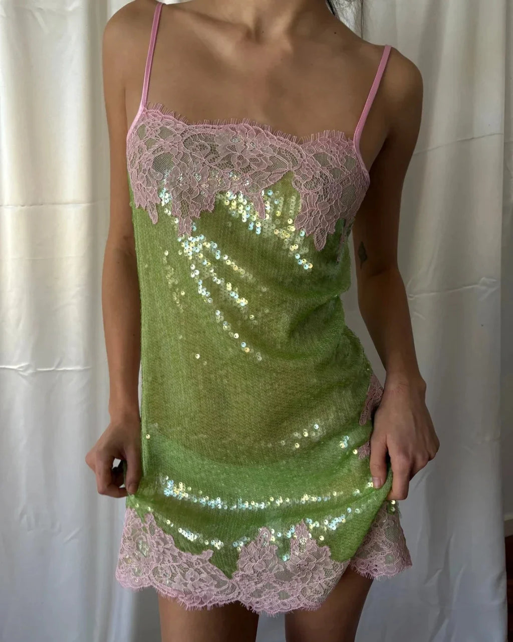 Sexy Sequin Lace Trim Patchwork Short Dress Women V-neck Sleeveless High Waist Mini Sling Dresses 2026 Summer Vacation Lady Robe