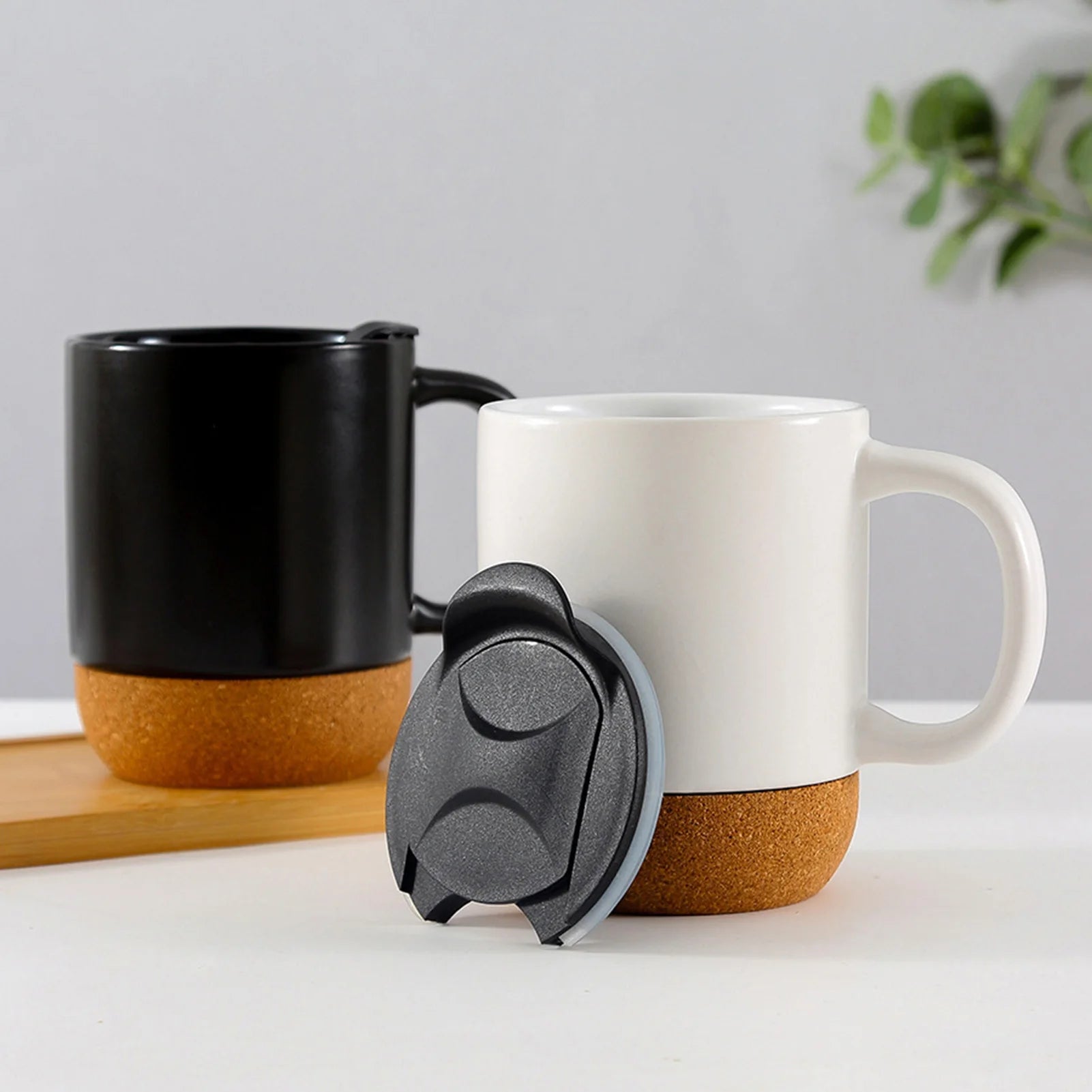 Modern Coffee Mug Leak-proof Coffee Mug 350ml Matte Black Coffee Mug with Grip Handle Cork Bottom Detachable Dustproof Lid