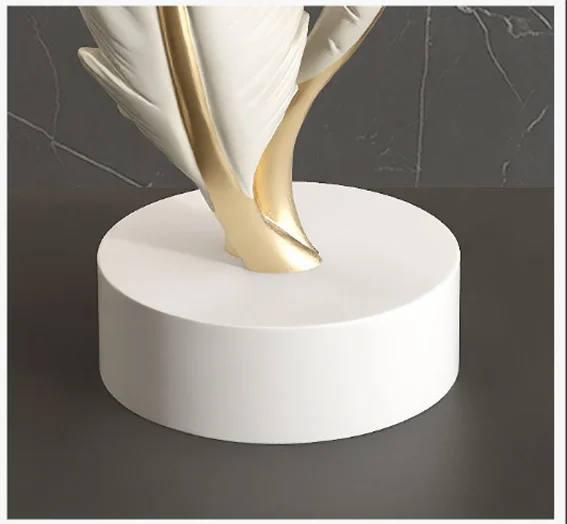Modern Light Luxury Feather Resin Ornaments Home Living Room Wine Cabinet Figurines Decoration Store Hotel Pub Furnishing Crafts