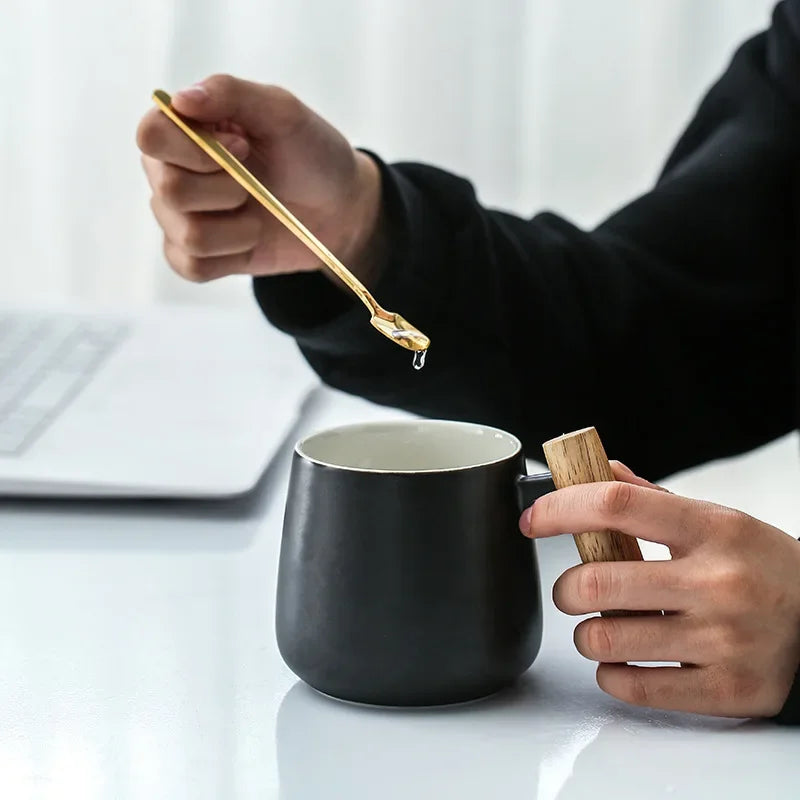 Nordic Style Black White Fat Body Coffee Mug with Wooden Handle and Spoon Modern Office Use Water Milk Drinks Ceramic Cups