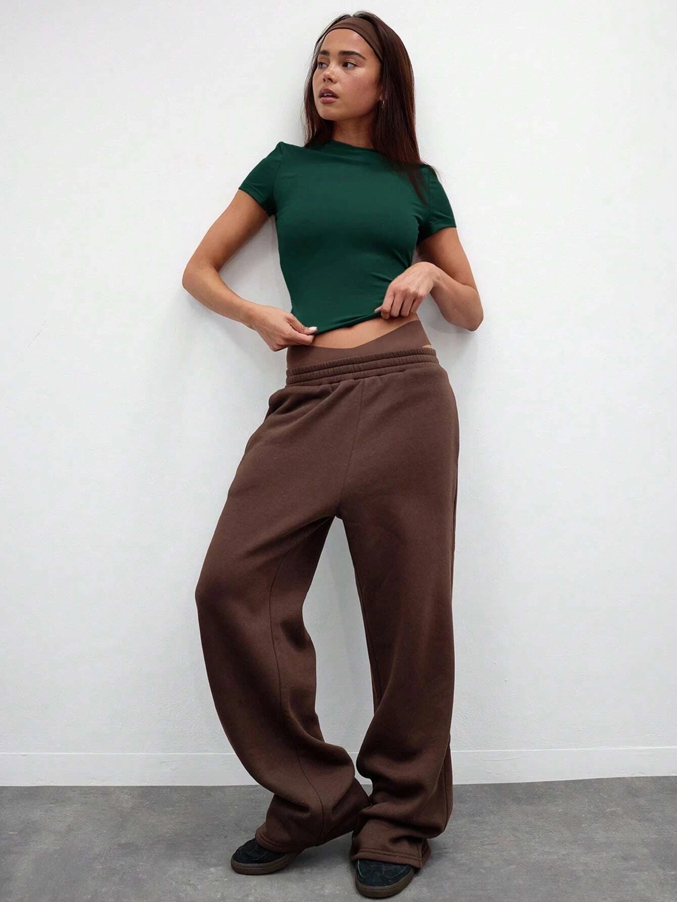 Women's solid dark green round-neck short-sleeved fitted casual Y2K style comfortable everyday dress shirt