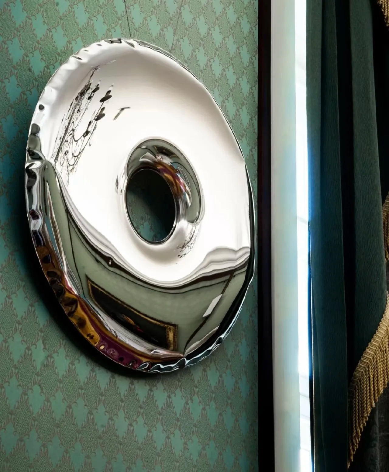 Modern light luxury stainless steel donut wall decoration mirror metal painting hotel model room sofa background