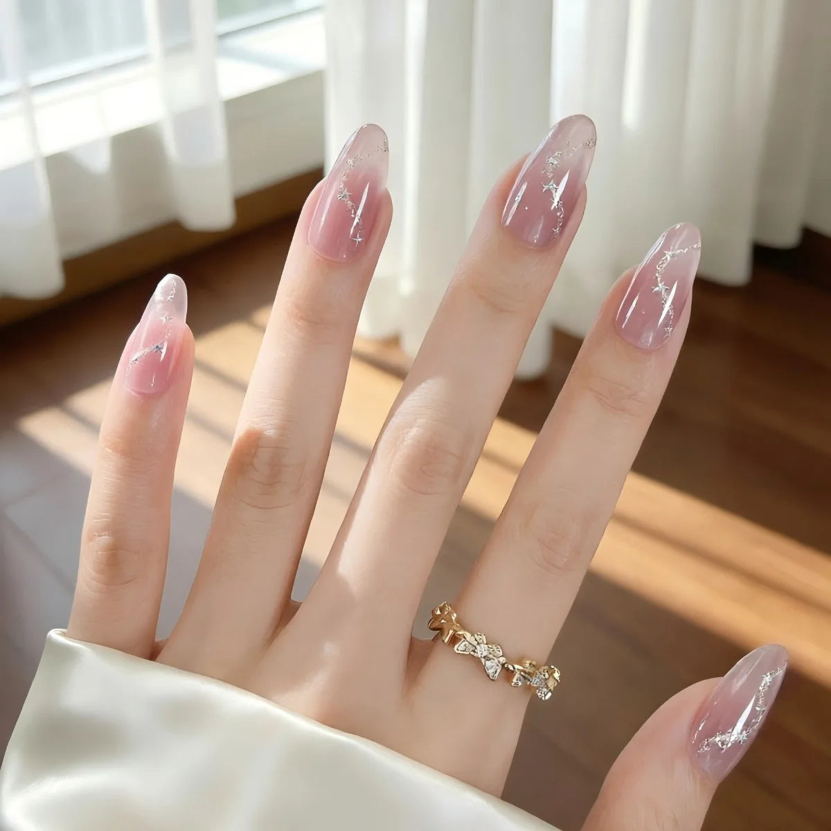 Cute Shiny Stars Chain Nail Stickers Gold and Silver Wavy Star Lines Self Adhesive Nail Stickers for Summer Nail Art Decoration