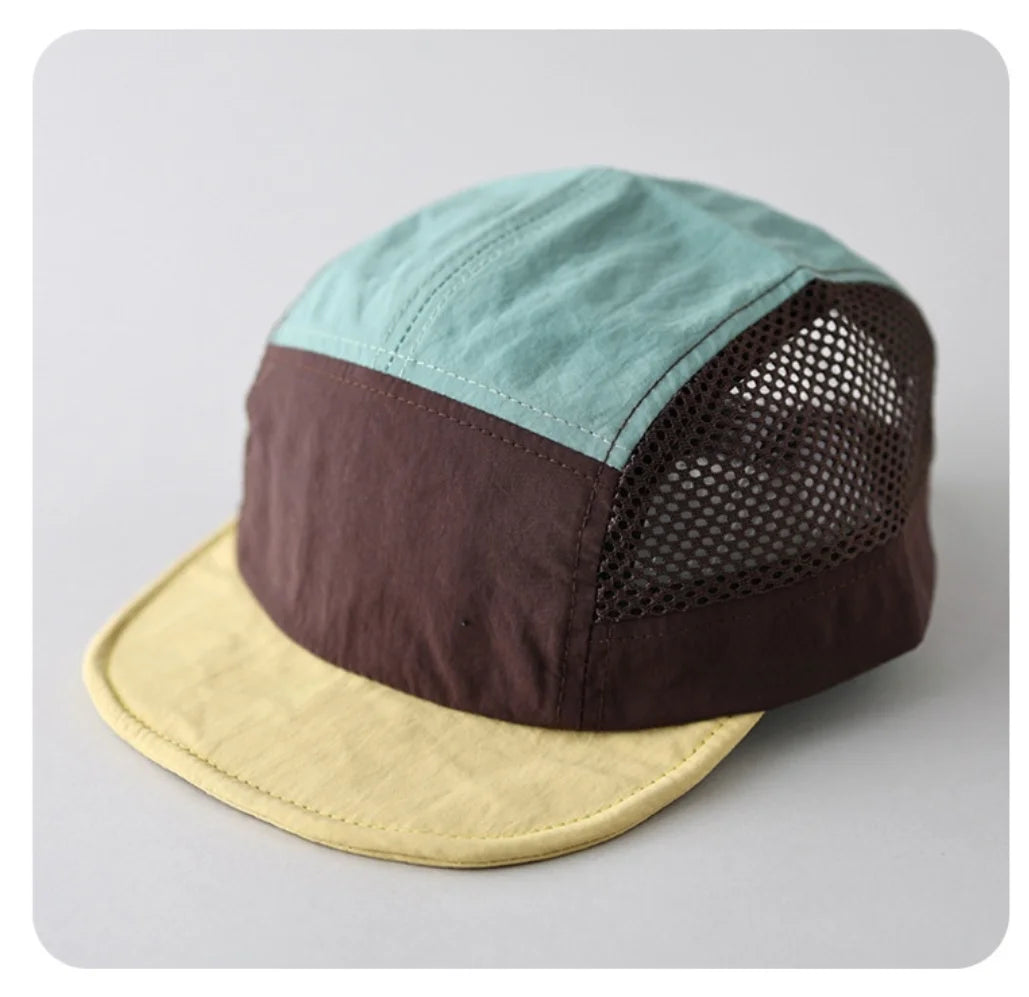 Retro Color-Blocked Breathable Quick-Dry Flat-Brimmed Hat with Adjustable Mesh Fabric, Suitable for Both Men and Women, Ideal for Outdoor Activities Like Hiking, Running, Camping, and Daily Commuting
