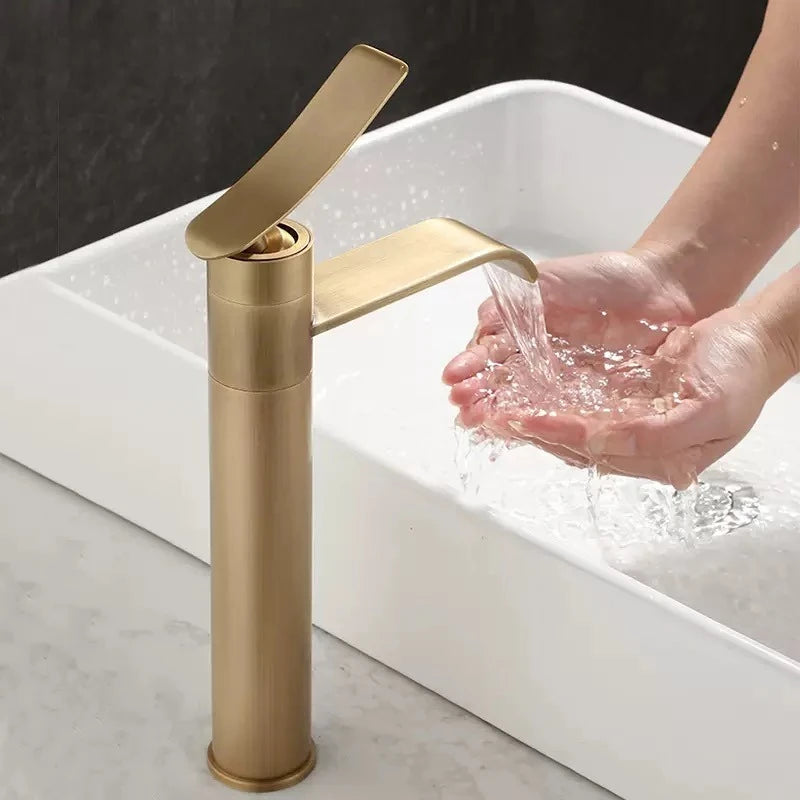 Bronze Basin Faucets Bathroom Faucet Hot & Cold Brass Bathroom Sink Faucet Deck Mounted Lavotory Faucet