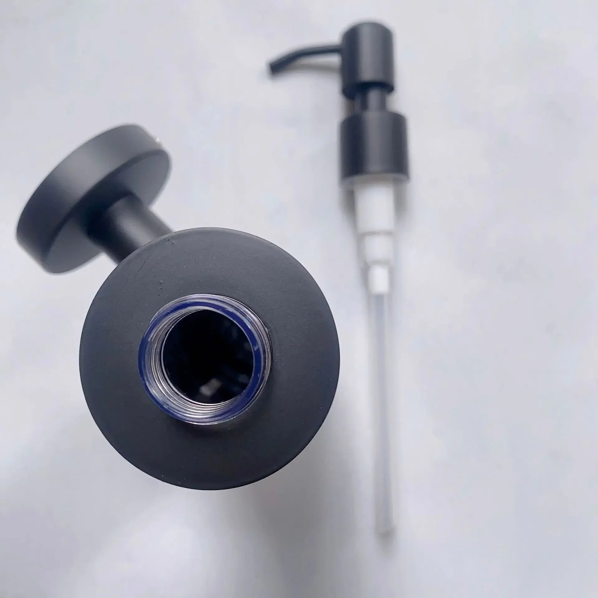304 Brushed Stainless Steel Manual Soap Dispenser Wall Mounted Golden Black Square Round Soap Dispenser for Hotel Bathrooms