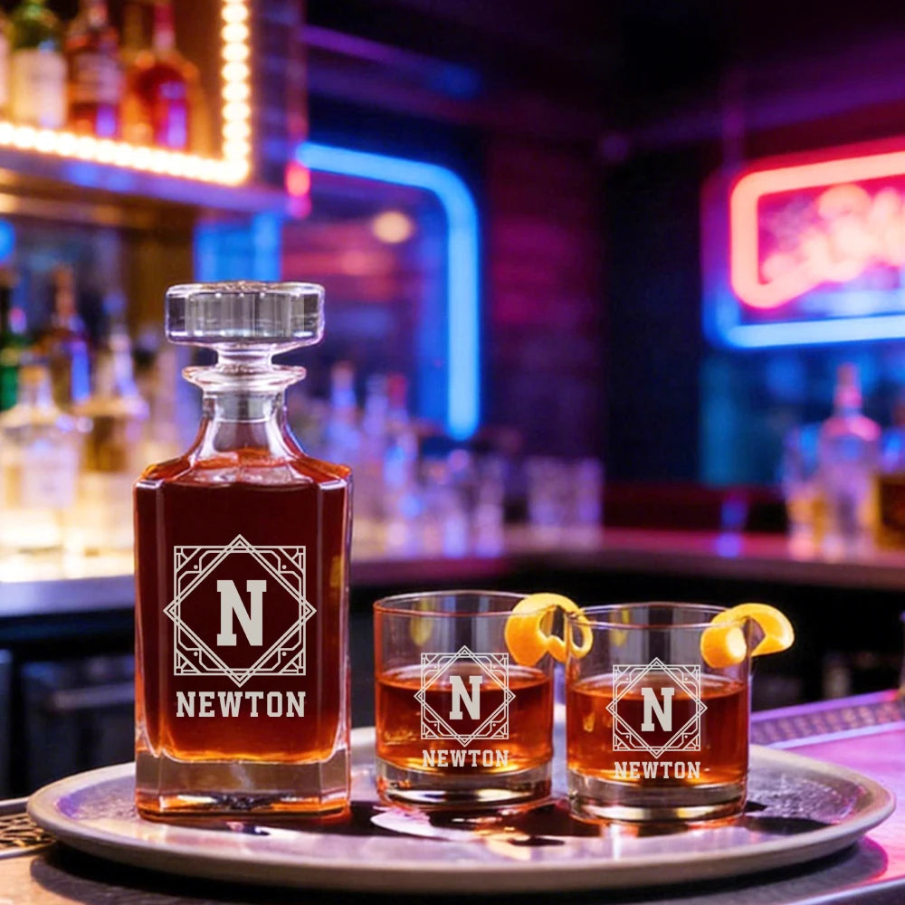 Personalized Whiskey Bottle and Whiskey Glasses, Custom Whiskey Decanter Set, Retirement Gift, Graduation Gift, Groomsmen Gift