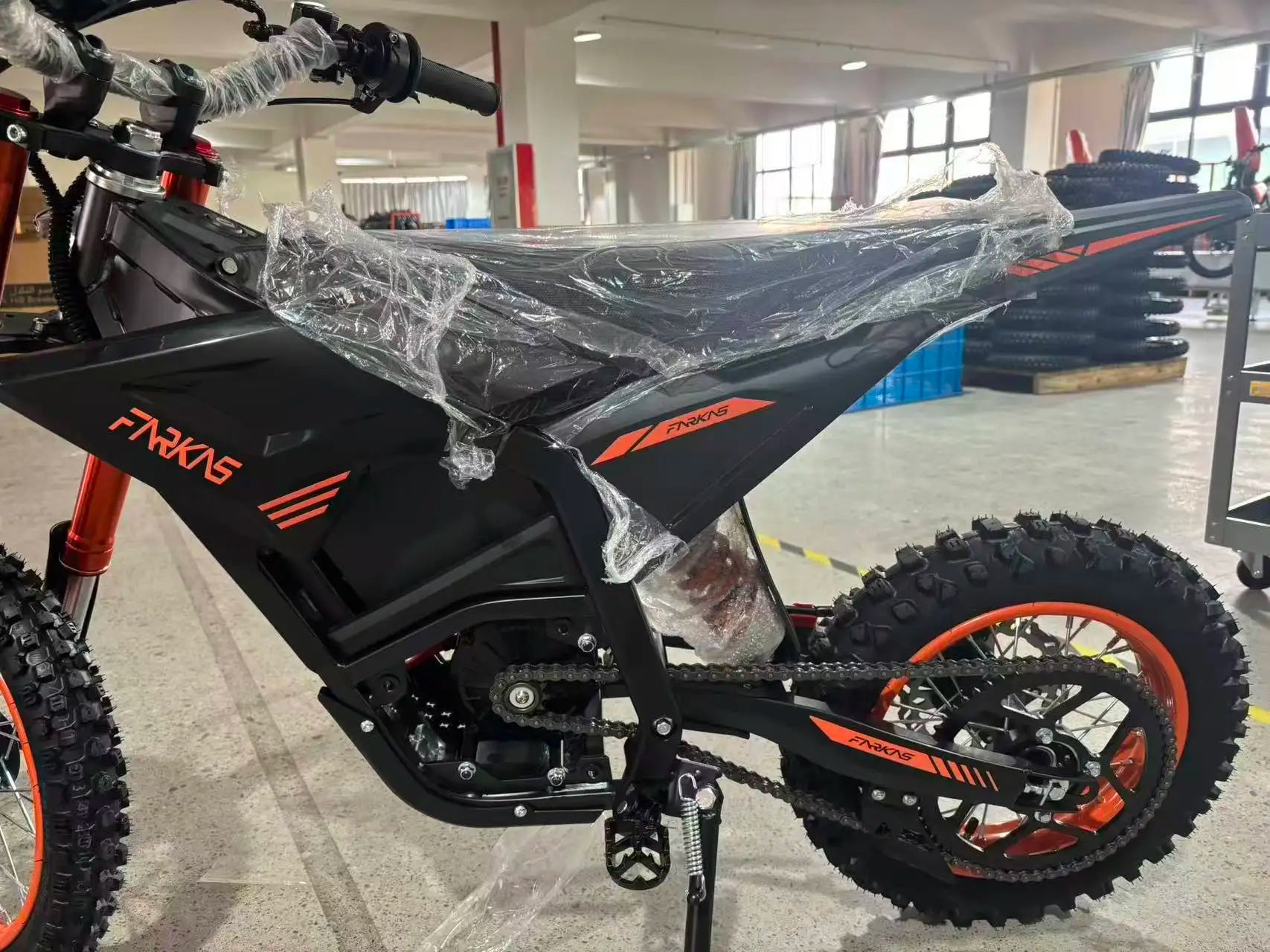 Dropshipping Electric Motocross Bike 60V 27AH 1600W,40Mph,37 Miles,Urban Commuting Front 17";Rear 14" Off-Road Electric Bike