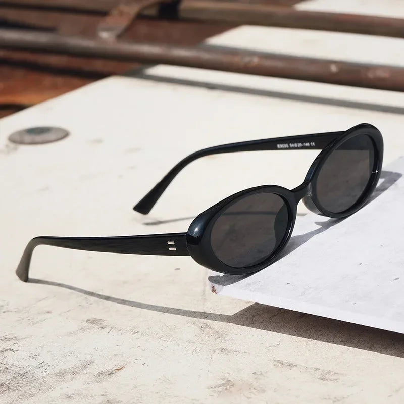 Vintage Oval Sunglasses Women Luxury Brand Designer Small Oval Sun Glasses Retro Men Rivets Sun Glasses Oculus