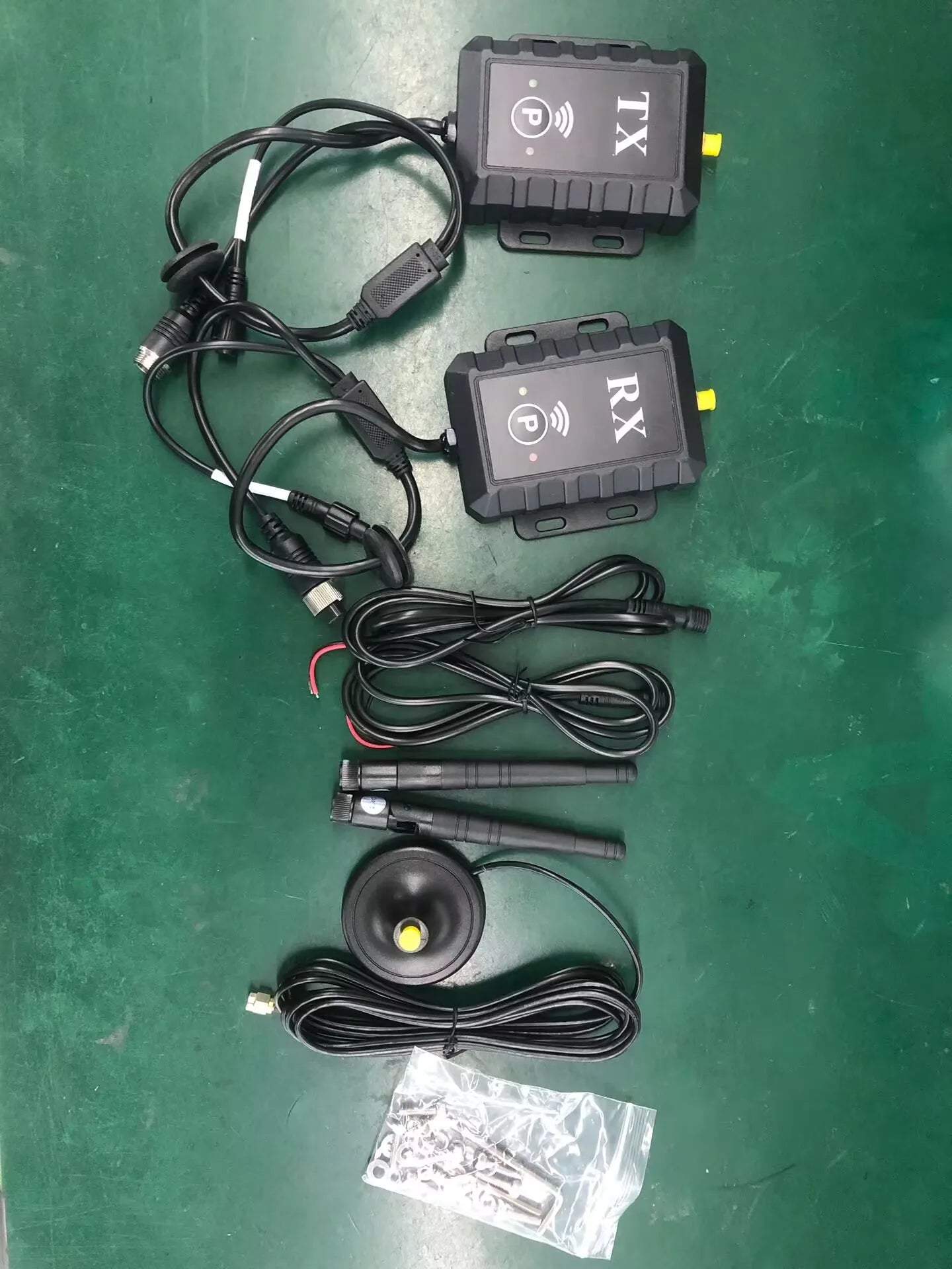 Car AHD Wireless HD Video Transmitter And Receiver, Suitable For Trucks Below 1080p, Camping Trailers, With Trailer Cameras