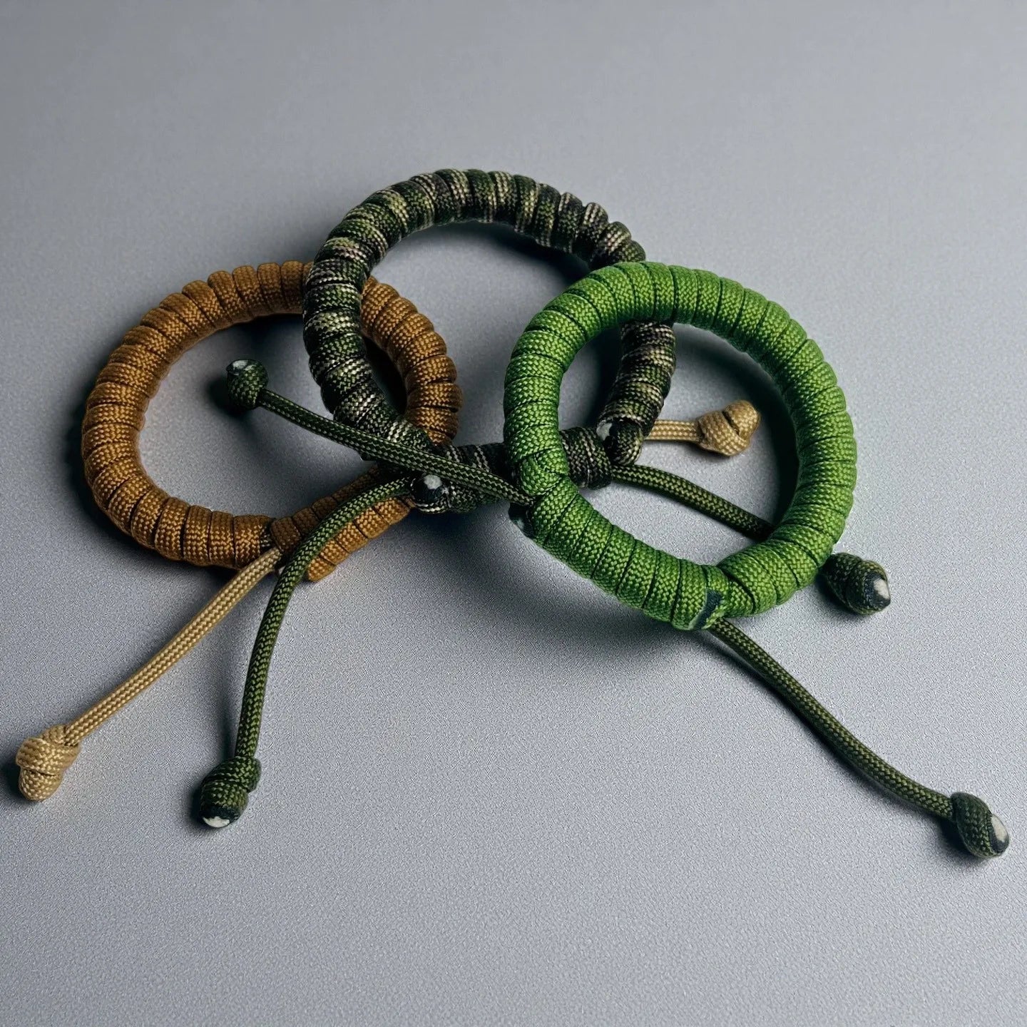 Paracord Survival Wrist Strap Adjustable, Tactical Camping Hiking Rope Gear, Outdoor Emergency Survival Cord