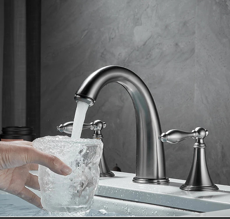 Basin Faucet 3 Holes Dual Control Bathroom Sink Faucet Deck Mounted Cold Hot Vintage Mixer Taps Bathtub Faucet