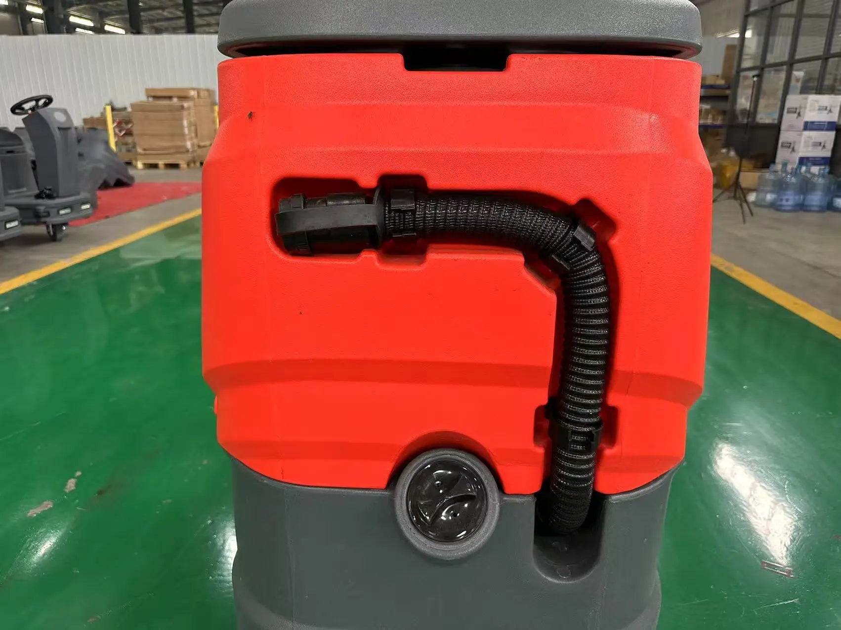 New High-voltage Electric Riding Self-Propelled Factory Floor Cleaner, 24V100AH 100L Tank, Professional Cleaning,