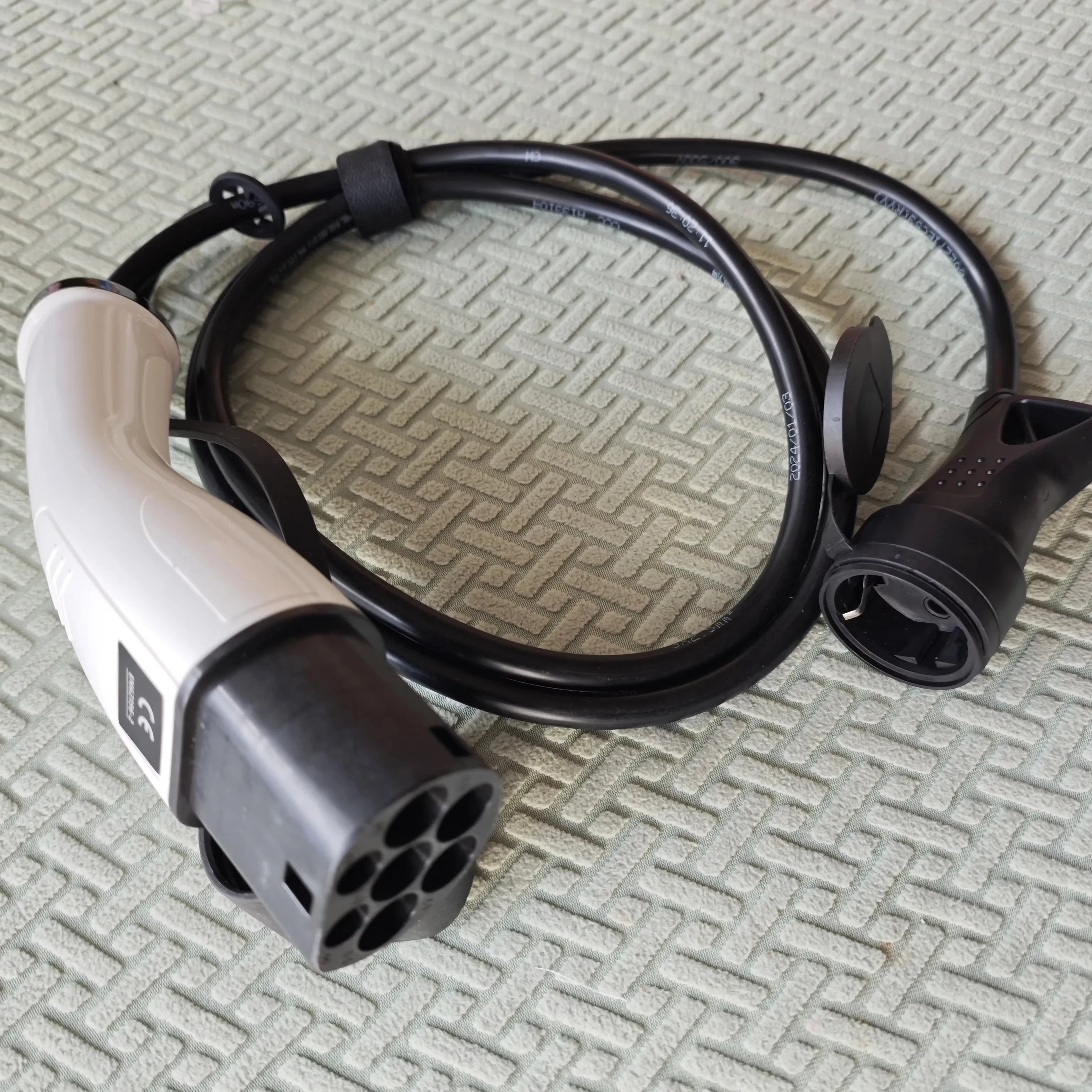16A 7kw Type2 to Schuko Adapter Mennekes Type 2 to European Domestic Socket for Electric Scooters E-Bikes