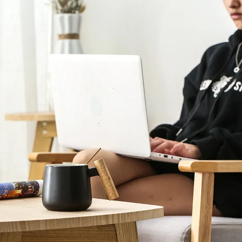 Nordic Style Black White Fat Body Coffee Mug with Wooden Handle and Spoon Modern Office Use Water Milk Drinks Ceramic Cups