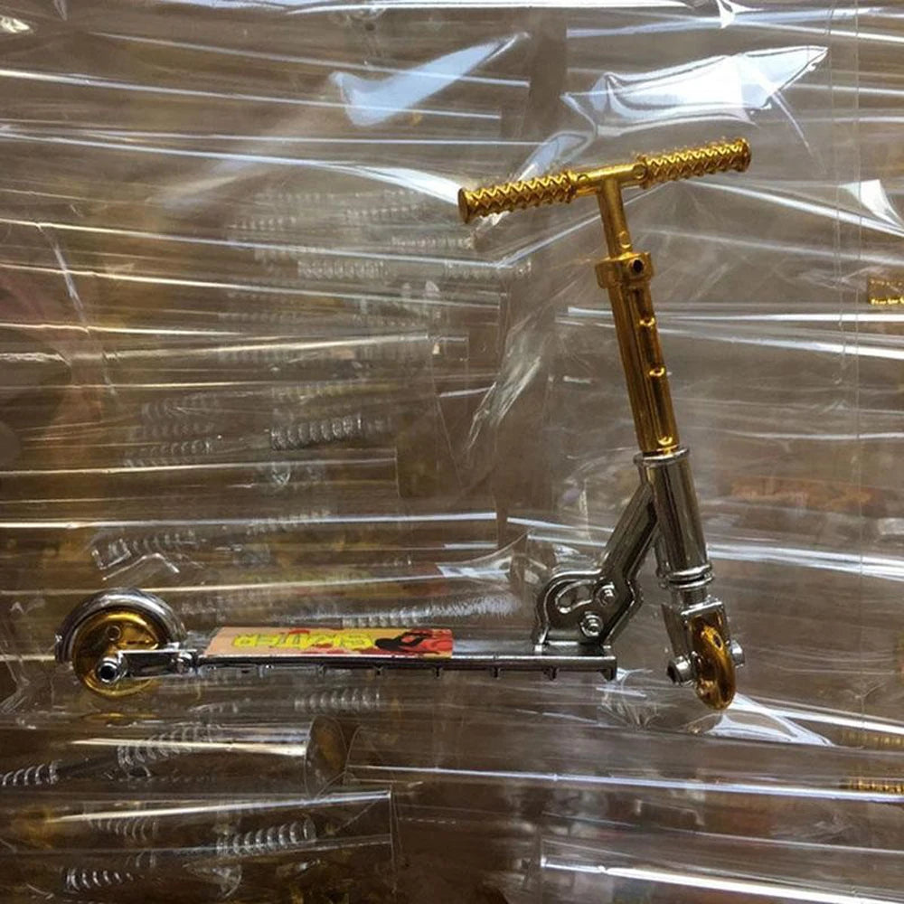 Quality Educational Toys Fingerboard Children's Finger Bike Two Wheel Scooter Mini Finger Scooter Mini Scooter Finger Scooter