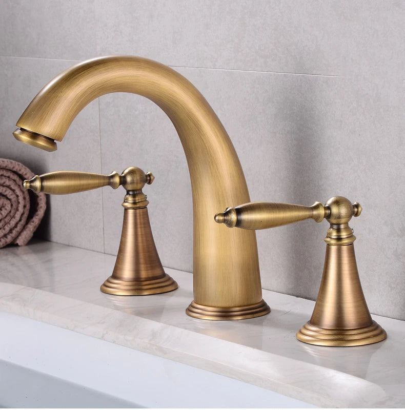 Basin Faucet 3 Holes Dual Control Bathroom Sink Faucet Deck Mounted Cold Hot Vintage Mixer Taps Bathtub Faucet