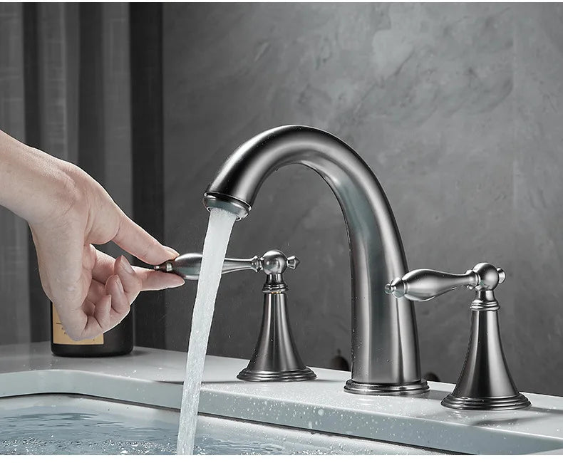 Basin Faucet 3 Holes Dual Control Bathroom Sink Faucet Deck Mounted Cold Hot Vintage Mixer Taps Bathtub Faucet